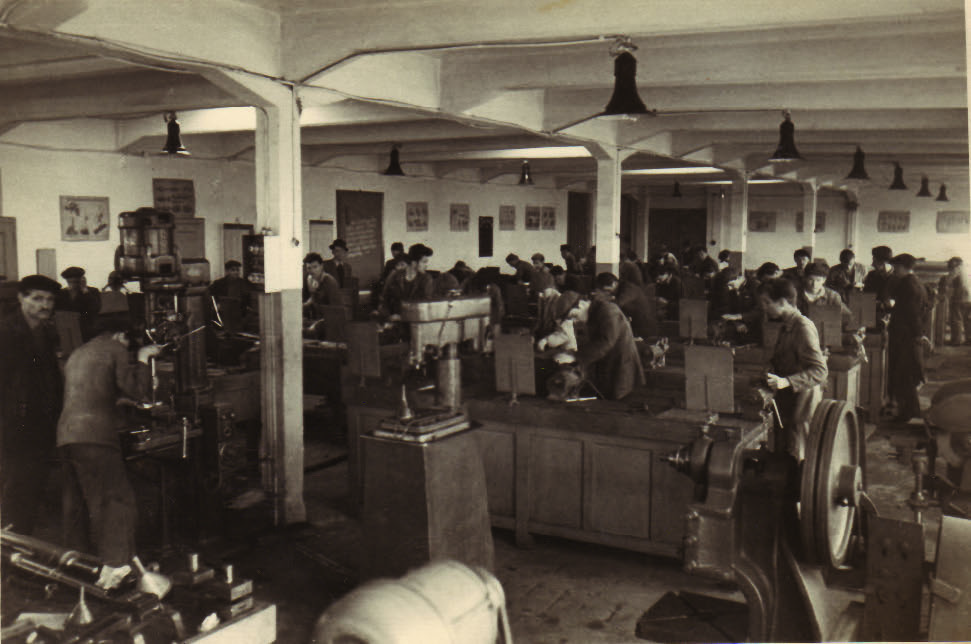 13. Alatnica Osječke ljevaonice željeza i tvornice strojeva u kojoj je Julijev otac Ljubomir bio voditelj.