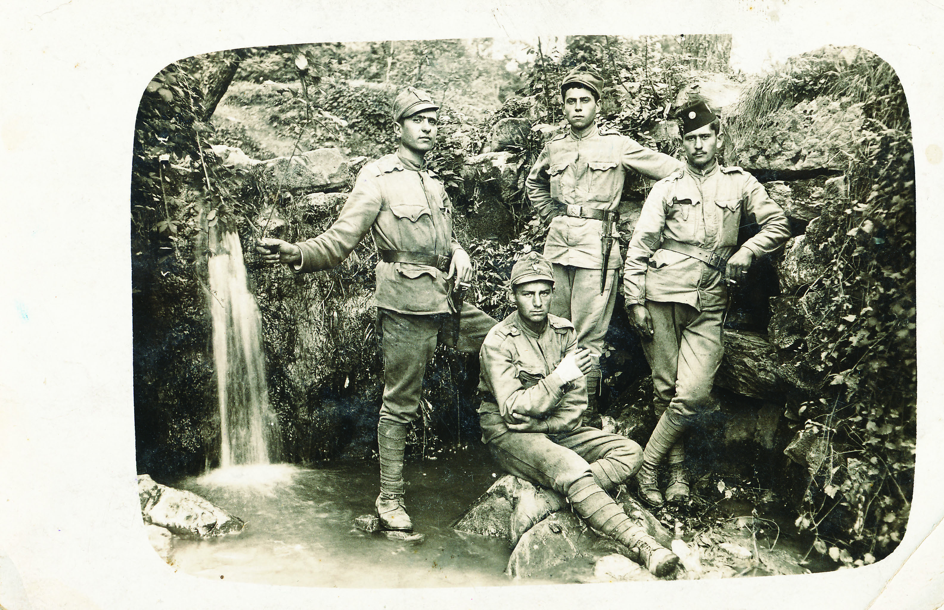 3. Otac Ljubomir u vojnoj uniformi, stoji drugi slijeva, na grupnom portretu u prirodi za vrijeme Prvog svjetskog rata. Foto-razglednica s bojišta.
